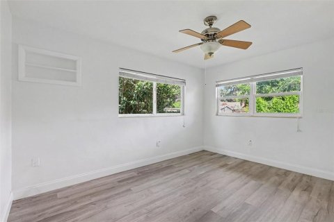 Villa ou maison à vendre à Brandon, Floride: 3 chambres, 155.8 m2 № 2415163 - photo 17