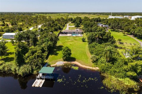 Casa en Punta Gorda, Florida 4 dormitorios, 200.85 m2 № 2234828