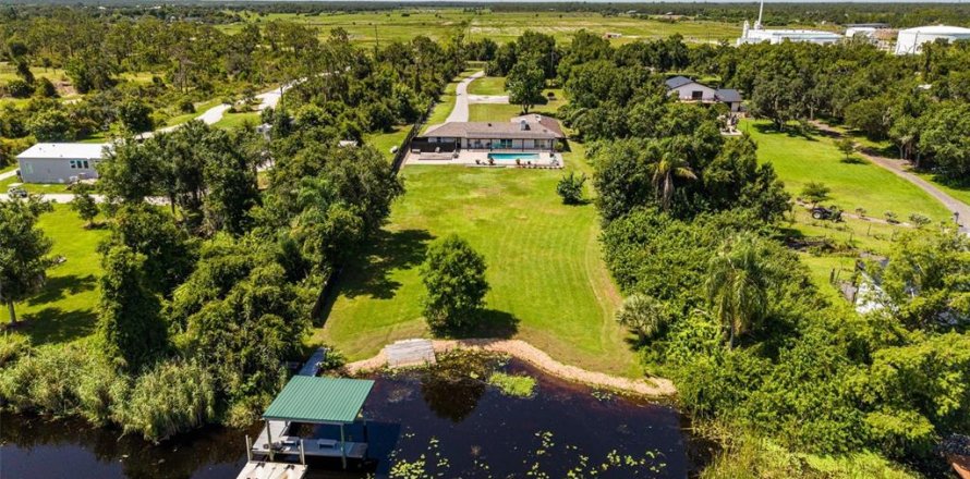 House in Punta Gorda, Florida 4 bedrooms, 200.85 sq.m. № 2234828