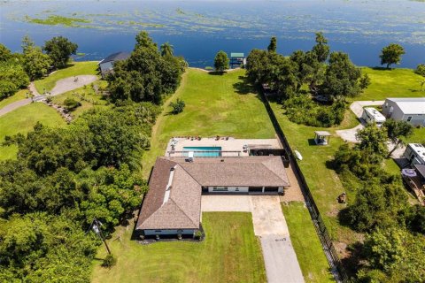 House in Punta Gorda, Florida 4 bedrooms, 200.85 sq.m. № 2234828 - photo 2