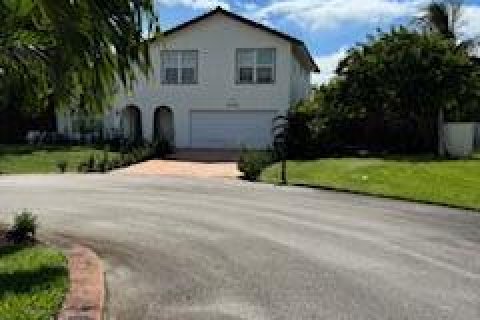 House in Lake Clarke Shores, Florida 3 bedrooms, 223.52 sq.m. № 2169657