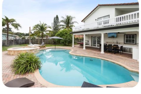 House in Lake Clarke Shores, Florida 3 bedrooms, 223.52 sq.m. № 2169657 - photo 16