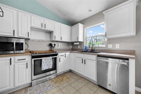 House in Bronson, Florida 3 bedrooms, 119.01 sq.m. № 1273836 - photo 8