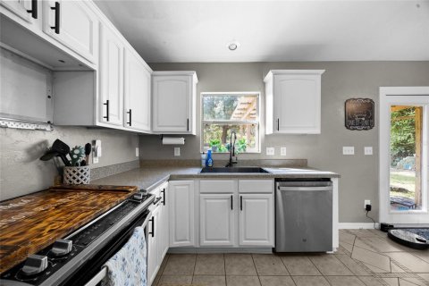 House in Bronson, Florida 3 bedrooms, 119.01 sq.m. № 1273836 - photo 10