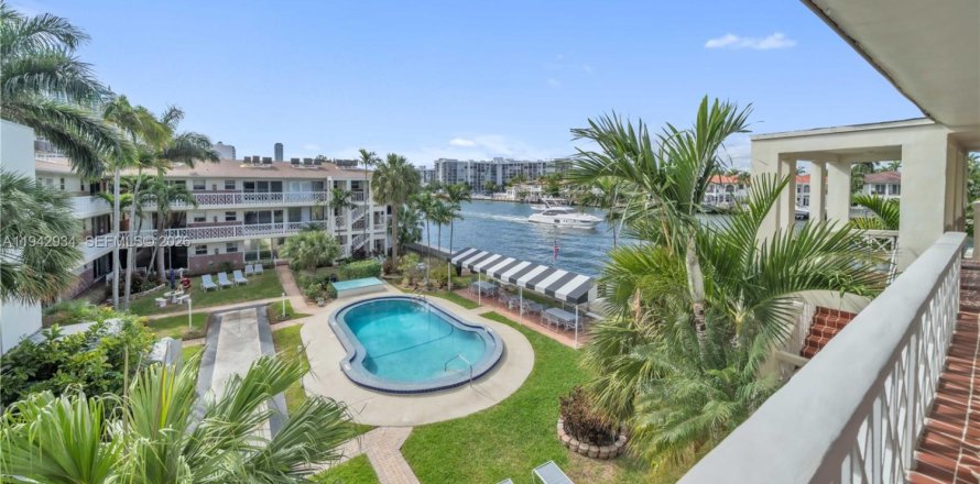 Condo à Hollywood, Floride, 1 chambre  № 1999179