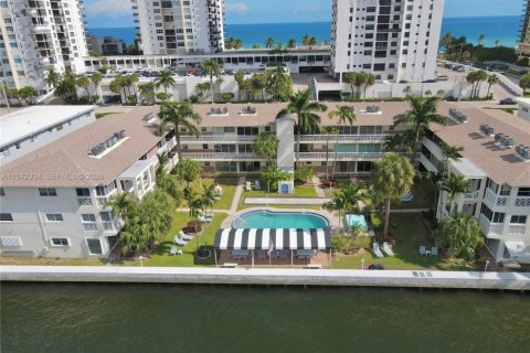 Copropriété à vendre à Hollywood, Floride: 1 chambre, 60.39 m2 № 1999179 - photo 24