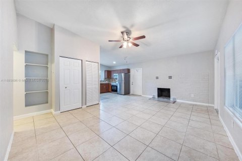 Casa en venta en Fort Lauderdale, Florida, 3 dormitorios, 92.9 m2 № 1945954 - foto 12