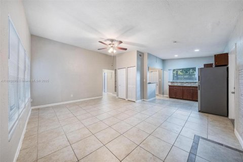 Casa en venta en Fort Lauderdale, Florida, 3 dormitorios, 92.9 m2 № 1945954 - foto 13