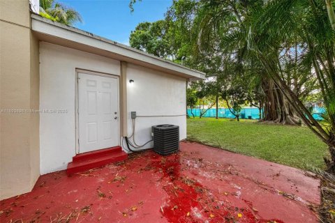 Casa en venta en Fort Lauderdale, Florida, 3 dormitorios, 92.9 m2 № 1945954 - foto 27