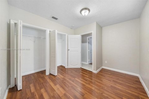 Casa en venta en Fort Lauderdale, Florida, 3 dormitorios, 92.9 m2 № 1945954 - foto 17