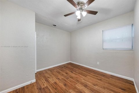 Casa en venta en Fort Lauderdale, Florida, 3 dormitorios, 92.9 m2 № 1945954 - foto 21
