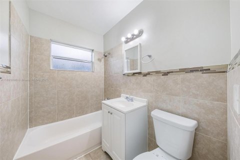 Casa en venta en Fort Lauderdale, Florida, 3 dormitorios, 92.9 m2 № 1945954 - foto 19