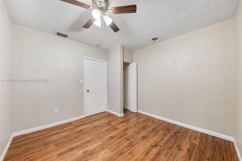 Casa en venta en Fort Lauderdale, Florida, 3 dormitorios, 92.9 m2 № 1945954 - foto 15