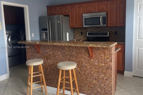 Townhouse in Fort Lauderdale, Florida 3 bedrooms, 150.13 sq.m. № 2069661 - photo 2