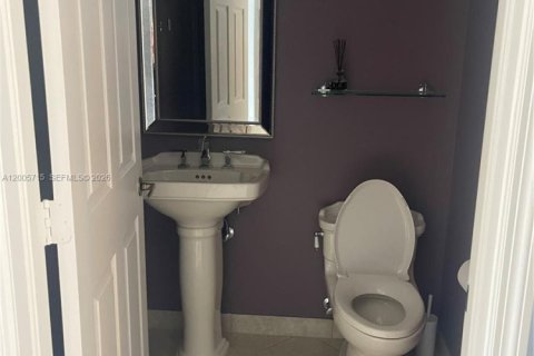 Townhouse in Fort Lauderdale, Florida 3 bedrooms, 150.13 sq.m. № 2069661 - photo 8