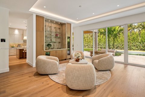 House in South Miami, Florida 6 bedrooms, 474.92 sq.m. № 1988744 - photo 12