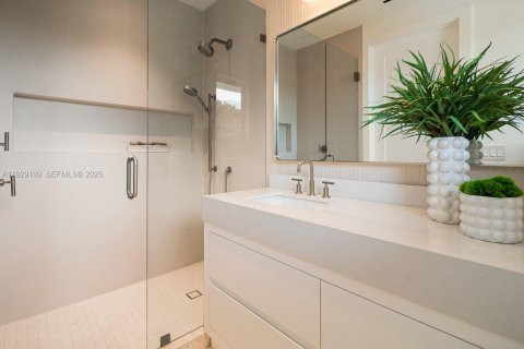 House in South Miami, Florida 6 bedrooms, 474.92 sq.m. № 1988744 - photo 28