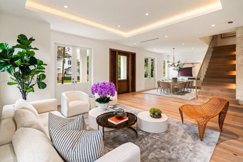 House in South Miami, Florida 6 bedrooms, 474.92 sq.m. № 1988744 - photo 4