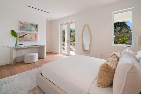 House in South Miami, Florida 6 bedrooms, 474.92 sq.m. № 1988744 - photo 29