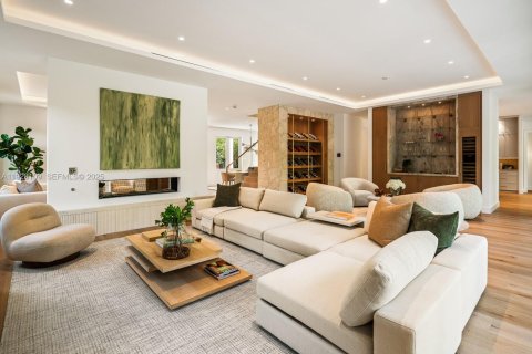 House in South Miami, Florida 6 bedrooms, 474.92 sq.m. № 1988744 - photo 11