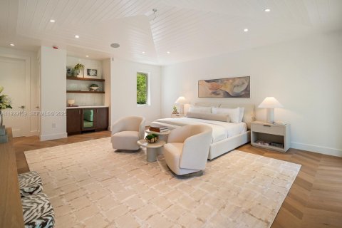 House in South Miami, Florida 6 bedrooms, 474.92 sq.m. № 1988744 - photo 20