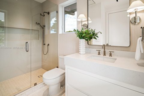 House in South Miami, Florida 6 bedrooms, 474.92 sq.m. № 1988744 - photo 30