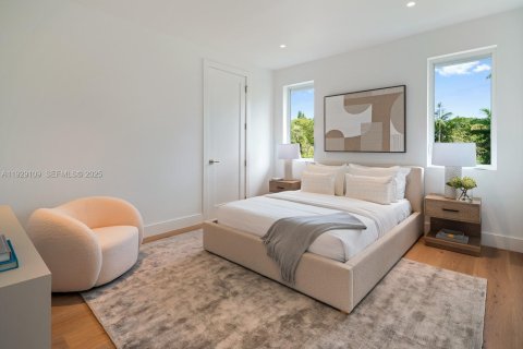 House in South Miami, Florida 6 bedrooms, 474.92 sq.m. № 1988744 - photo 27