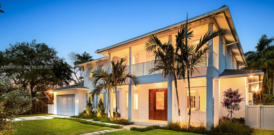 House in South Miami, Florida 6 bedrooms, 474.92 sq.m. № 1988744