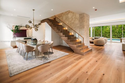 House in South Miami, Florida 6 bedrooms, 474.92 sq.m. № 1988744 - photo 7