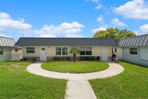 Condo à New Port Richey, Floride, 1 chambre  № 2272903