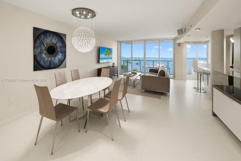Condo in Miami Beach, Florida, 3 bedrooms № 1959244 - photo 2