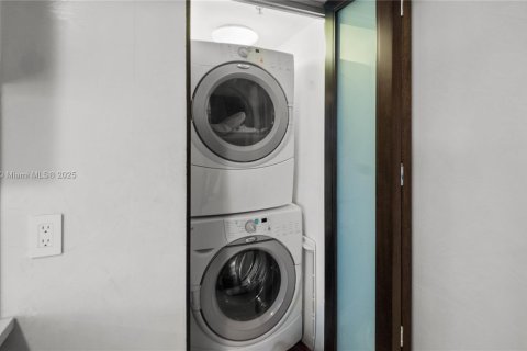 Condo in Miami Beach, Florida, 3 bedrooms № 1959244 - photo 21