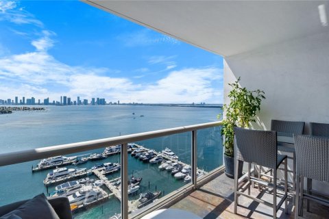 Condo in Miami Beach, Florida, 3 bedrooms № 1959244 - photo 1