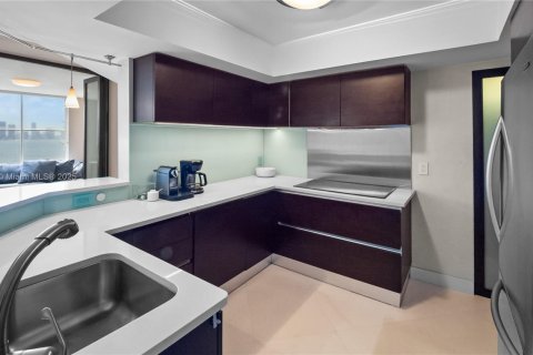 Condo in Miami Beach, Florida, 3 bedrooms № 1959244 - photo 5