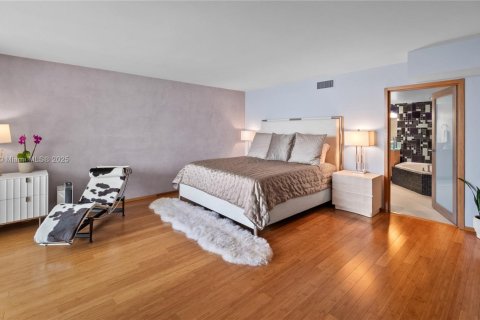 Condo in Miami Beach, Florida, 3 bedrooms № 1959244 - photo 12