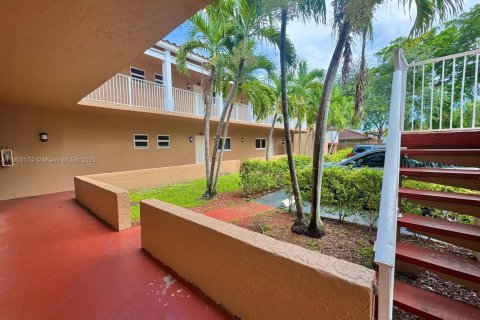 Apartment in Coral Springs, Florida 2 bedrooms № 1955986 - photo 14