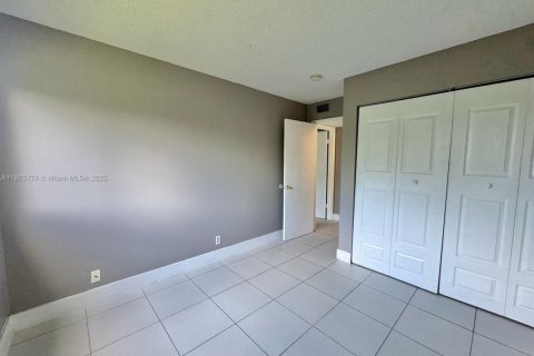 Apartment in Coral Springs, Florida 2 bedrooms № 1955986 - photo 8