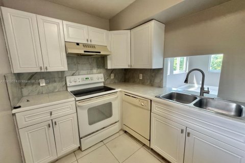 Apartment in Coral Springs, Florida 2 bedrooms № 1955986 - photo 1