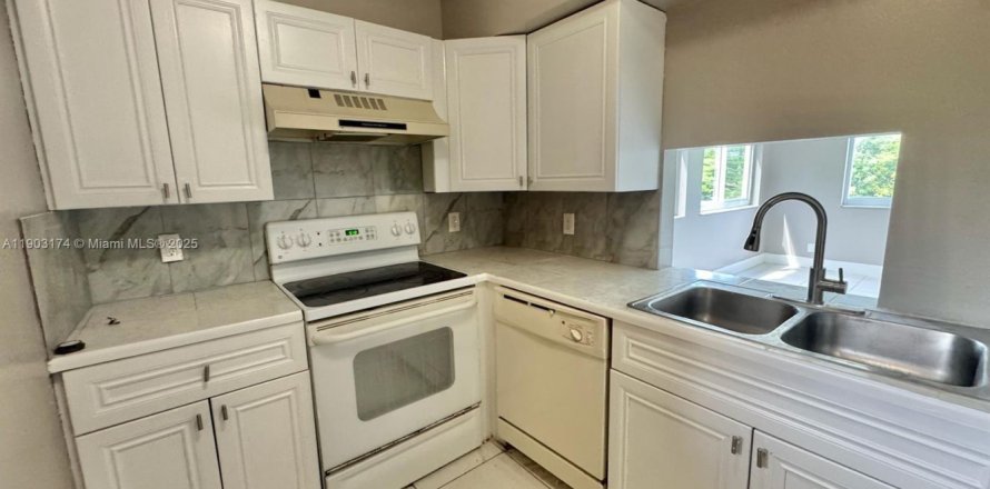 Apartment in Coral Springs, Florida 2 bedrooms № 1955986