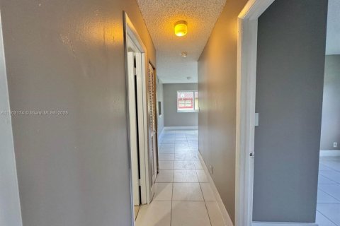 Apartment in Coral Springs, Florida 2 bedrooms № 1955986 - photo 11