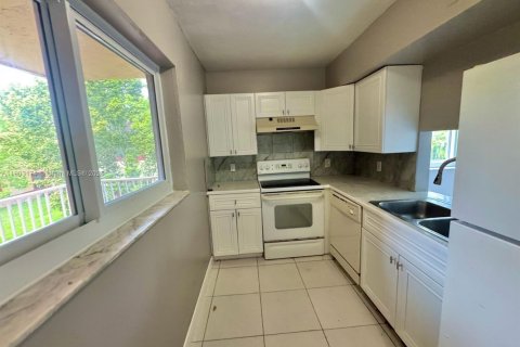 Apartment in Coral Springs, Florida 2 bedrooms № 1955986 - photo 9