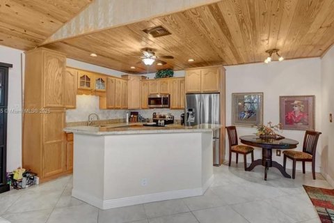 House in Port St. Lucie, Florida 4 bedrooms, 161.65 sq.m. № 1689492 - photo 8