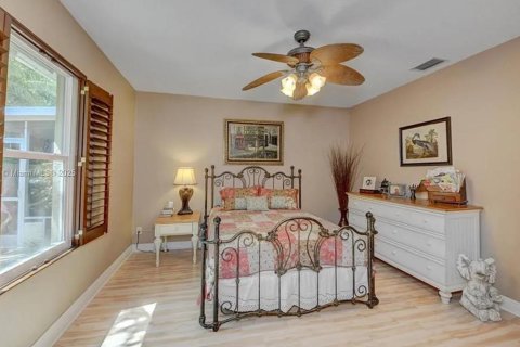 House in Port St. Lucie, Florida 4 bedrooms, 161.65 sq.m. № 1689492 - photo 13