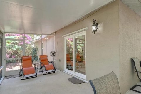 House in Port St. Lucie, Florida 4 bedrooms, 161.65 sq.m. № 1689492 - photo 23