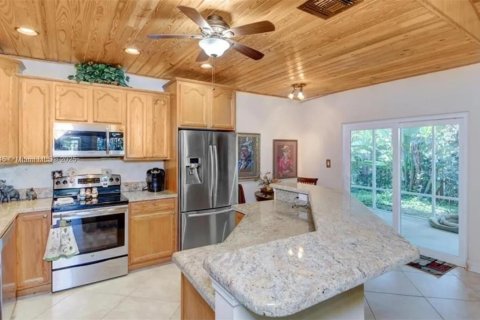 House in Port St. Lucie, Florida 4 bedrooms, 161.65 sq.m. № 1689492 - photo 9