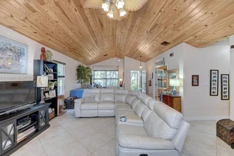 House in Port St. Lucie, Florida 4 bedrooms, 161.65 sq.m. № 1689492 - photo 7