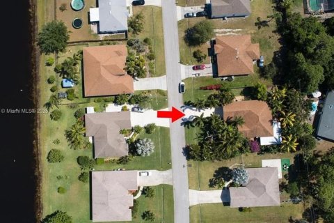 House in Port St. Lucie, Florida 4 bedrooms, 161.65 sq.m. № 1689492 - photo 4