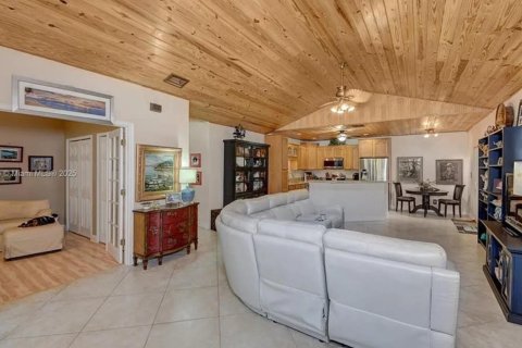 House in Port St. Lucie, Florida 4 bedrooms, 161.65 sq.m. № 1689492 - photo 5