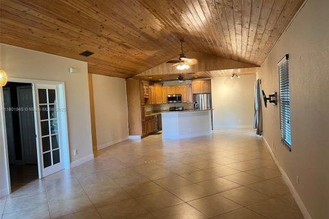 House in Port St. Lucie, Florida 4 bedrooms, 161.65 sq.m. № 1689492 - photo 10