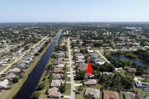 House in Port St. Lucie, Florida 4 bedrooms, 161.65 sq.m. № 1689492 - photo 3
